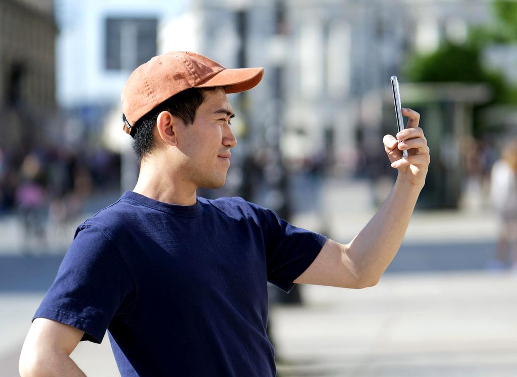 Smartphone displaying 5G Ultra Wideband connectivity