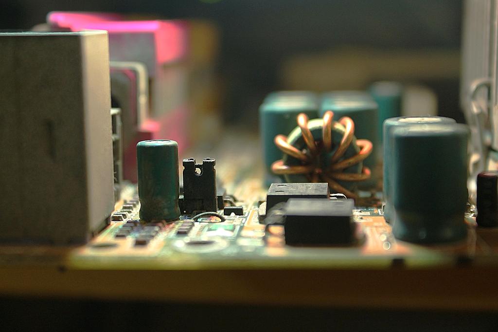 Illustration of different uses for capacitors in electronic devices